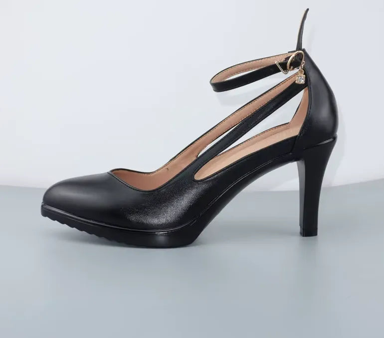 Zapatos de tacón negro – Punta afilada y correa en el tobillo