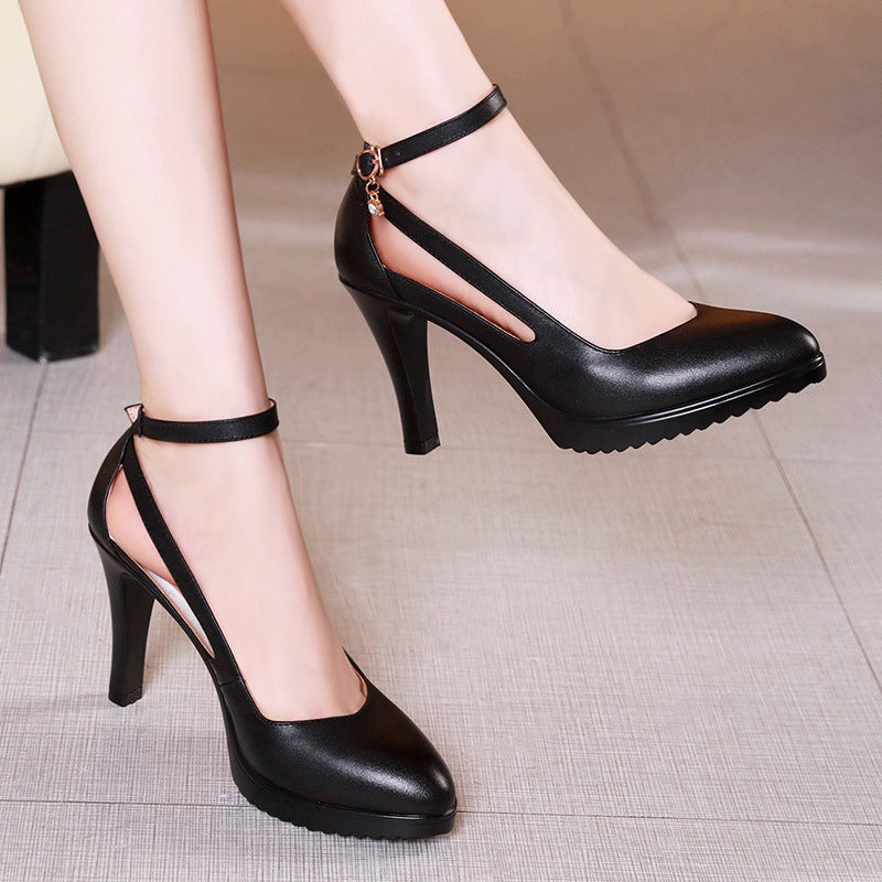Zapatos de tacón negro – Punta afilada y correa en el tobillo