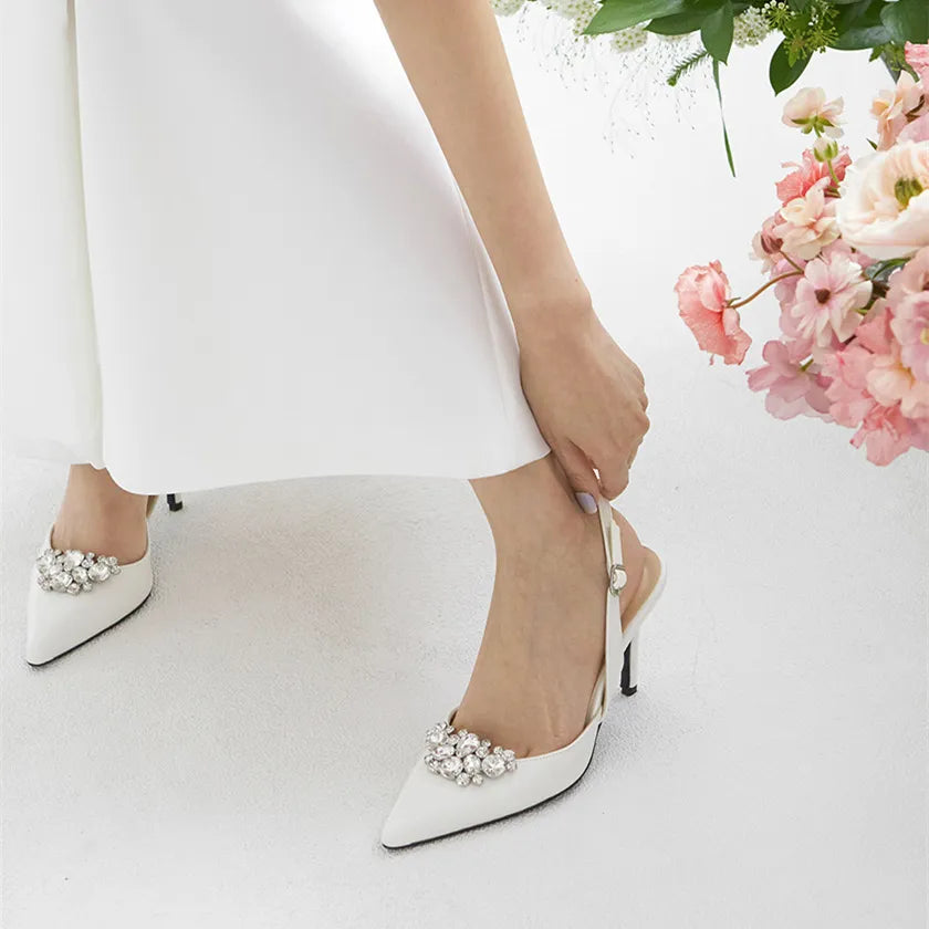 Sandalia con tacón – Elegancia brillante y confort
