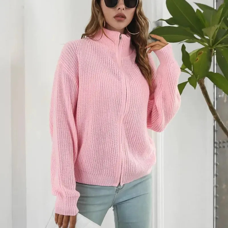 Chamarra tejida – Cuello alto, cierre y mangas abullonadas