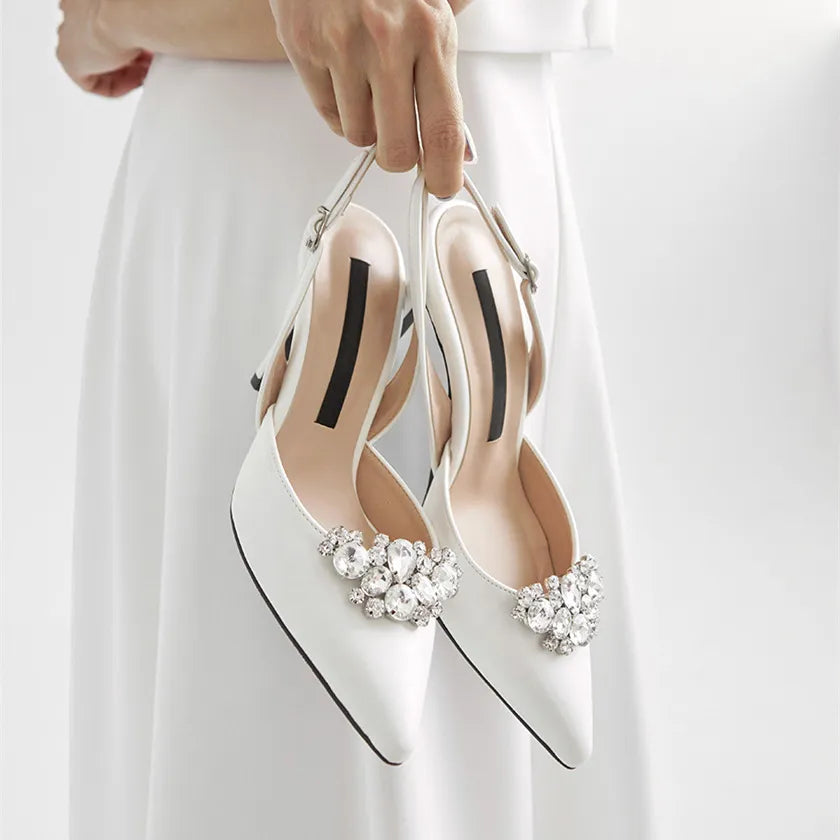 Sandalia con tacón – Elegancia brillante y confort