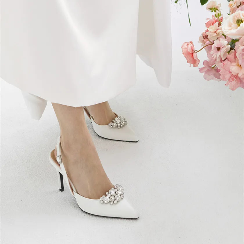 Sandalia con tacón – Elegancia brillante y confort